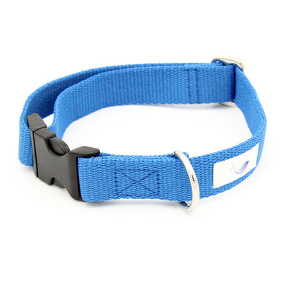 Nachhaltiges blaues Hundehalsband mit Steckverschluss, verstellbar.